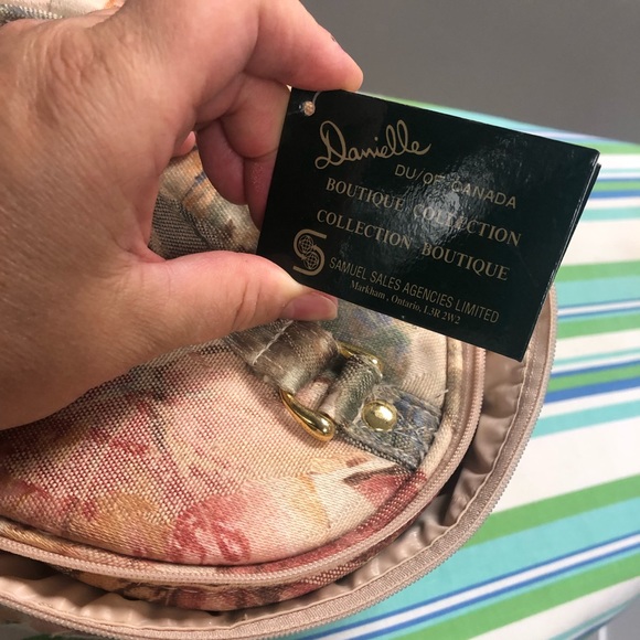 Maggyb Soft lrg PLUS danielle cosmetic travel bag PLUS ocean reef body scrubber - Picture 9 of 13